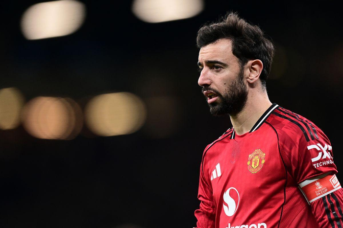 开云体育登录-重磅！拜仁8600万镑报价曼联队长，红魔核心争夺战打响|B费|转会|拜仁报价|拜仁慕尼黑|布鲁诺·费尔南德斯_新浪体育_新浪新闻