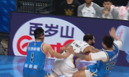 开云体育官网-手感糟糕！赵睿复出6中0得0分8助攻 末节伤退离场引关注|北京|里勒|篮板|北控|大战_新浪新闻