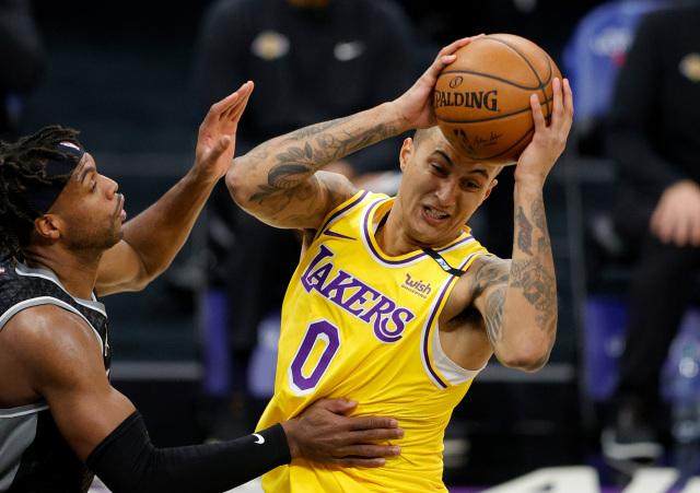 开云体育入口-库兹马爆发小加回暖 湖人拒绝连败守住西部前四